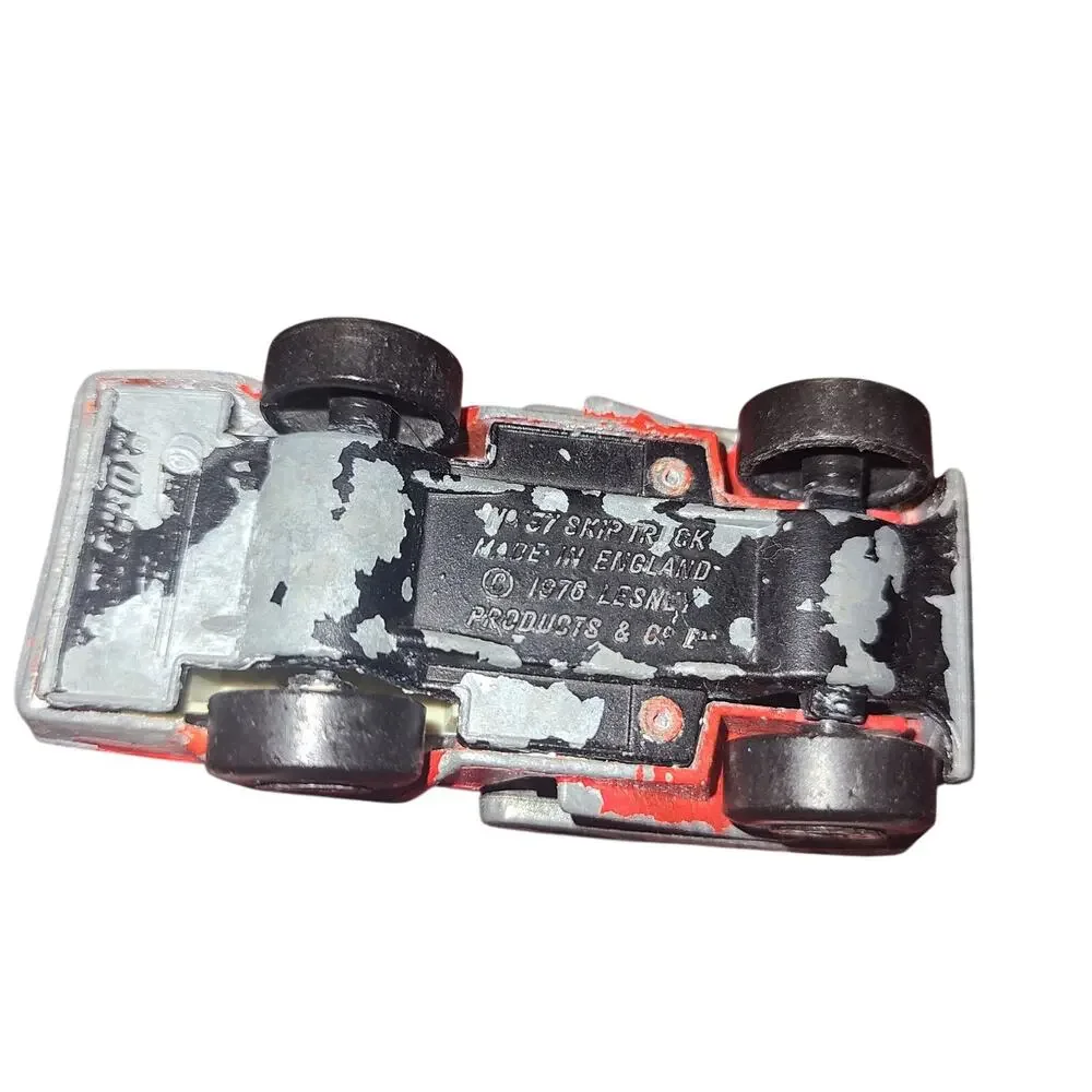 1970 Lesney Matchbox #37 Skip Truck Missing Back Paint Damage